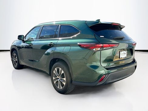 Used 2024 Toyota Highlander XLE image 5