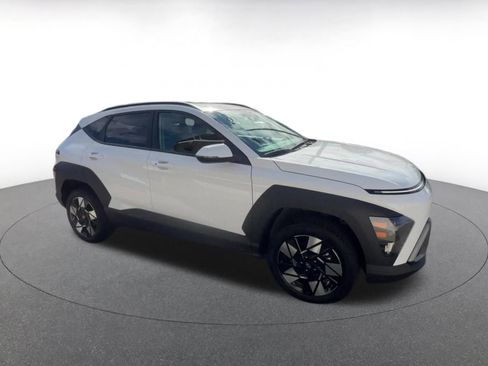 Used 2025 Hyundai Kona SEL image 2
