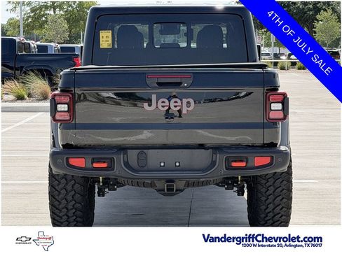 Used 2024 Jeep Gladiator Mojave AWD/4WD image 5