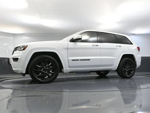 Used 2021 Jeep Grand Cherokee Laredo X AWD/4WD image 57