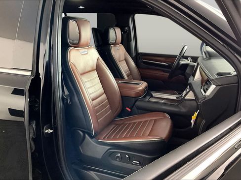 Certified 2023 GMC Yukon XL Denali Ultimate AWD/4WD image 9
