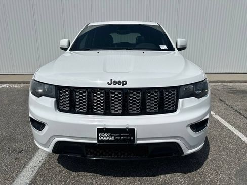 Used 2018 Jeep Grand Cherokee Altitude AWD/4WD image 11