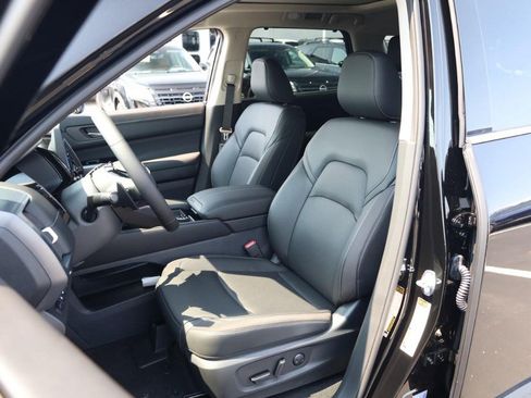 New 2026 Nissan Pathfinder SL w/ SL Premium Package AWD/4WD image 10