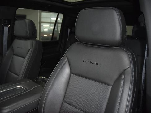 Used 2024 GMC Yukon XL Denali AWD/4WD image 43