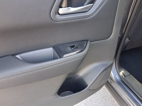 Used 2026 Nissan Rogue SV FWD image 12
