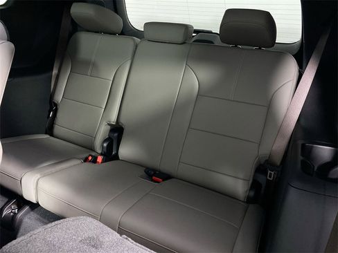 Used 2025 GMC Acadia Elevation w/ Elevation Premium Package image 24