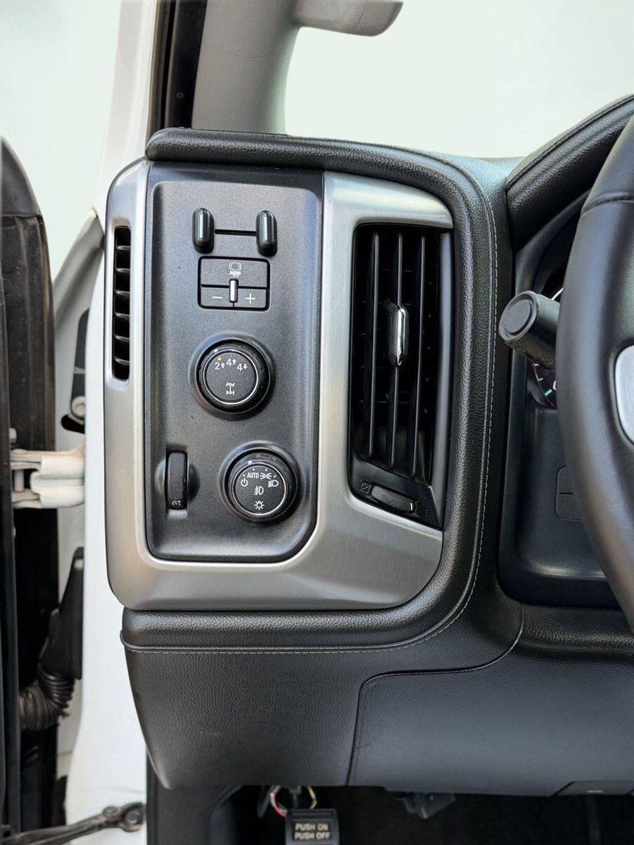 Used 2018 GMC Sierra 2500 SLT w/ Duramax Plus Package AWD/4WD image 6