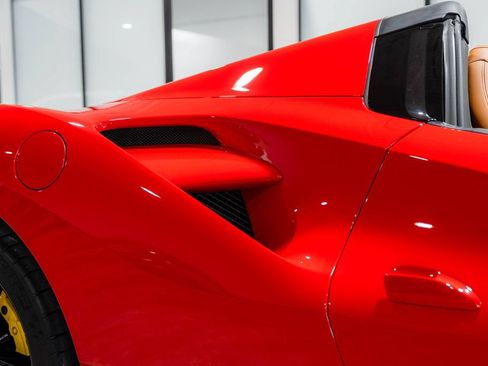 Used 2018 Ferrari 488 Spider RWD image 12