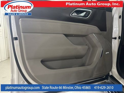 Used 2023 GMC Yukon XL SLT image 48