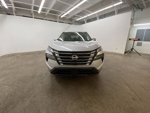 Used 2024 Nissan Rogue SV image 9
