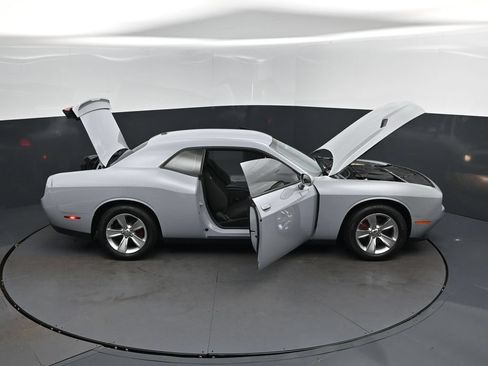 Used 2022 Dodge Challenger SXT RWD image 49