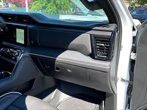Used 2025 GMC Sierra 2500 AT4X AWD/4WD image 16