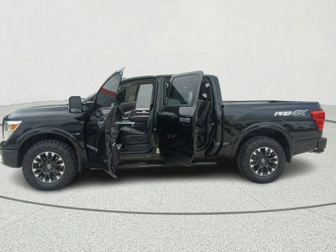 Used 2019 Nissan Titan PRO-4X w/ Pro-4x Convenience Package AWD/4WD image 11