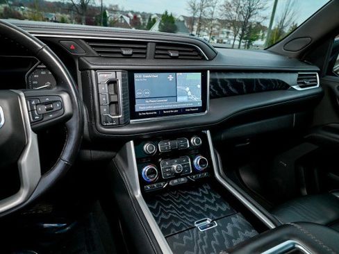 Used 2021 GMC Yukon XL Denali w/ Denali Premium Package image 32