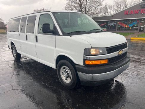 Used 2017 Chevrolet Express 3500 LT w/ LT Preferred Equipment Group RWD image 8