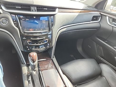 Used 2013 Cadillac XTS Premium image 13