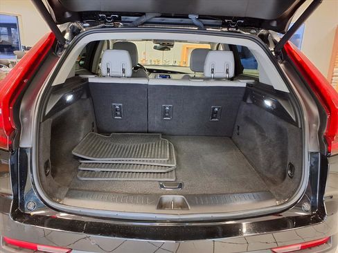 Certified 2023 Cadillac XT4 Luxury w/ Cold Weather Package image 17