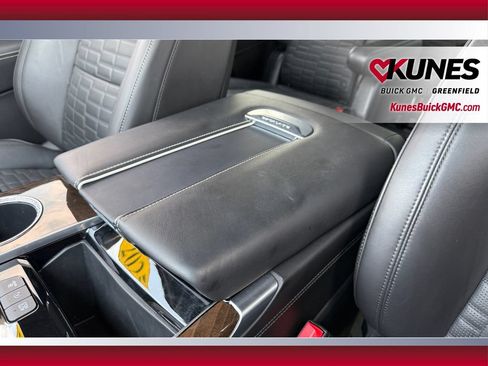 Used 2025 Cadillac Escalade Sport Platinum w/ LPO, Floor Liner Package AWD/4WD image 34