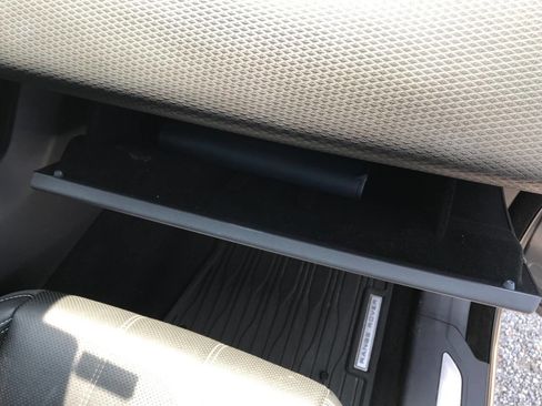 Used 2018 Land Rover Range Rover Velar R-Dynamic SE image 41