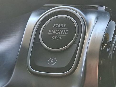 Used 2025 Mercedes-Benz GLB 250 4MATIC image 24