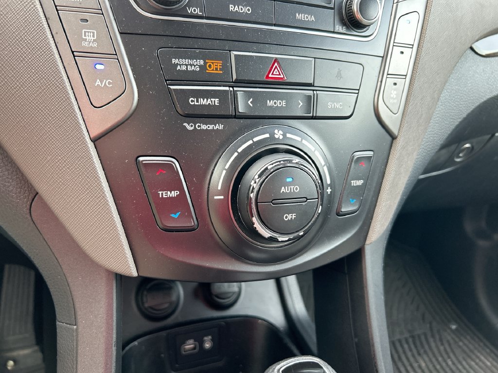 Used 2017 Hyundai Santa Fe SE FWD image 23