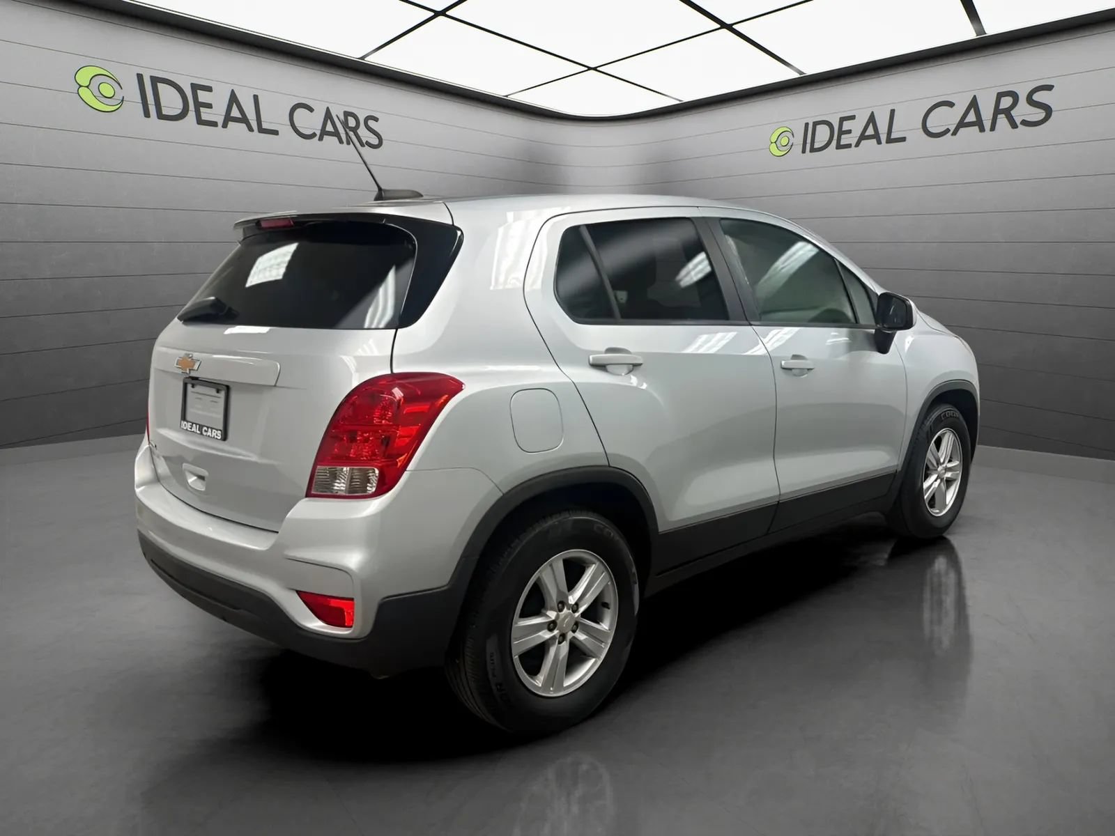 Used 2020 Chevrolet Trax LS w/ Tint and Cruise Package FWD image 5