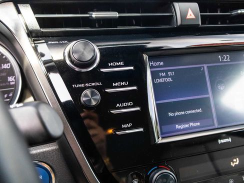 Used 2020 Toyota Camry SE image 32