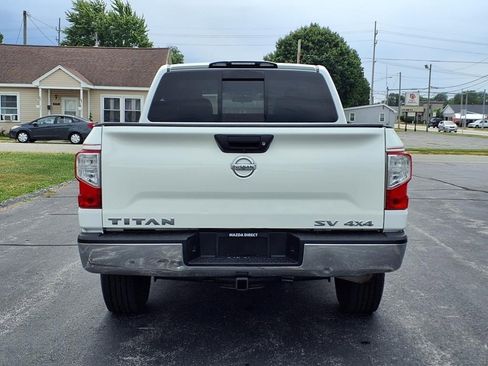 Used 2018 Nissan Titan SV image 8