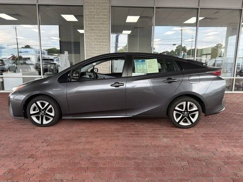 Used 2016 Toyota Prius Three Touring FWD image 2