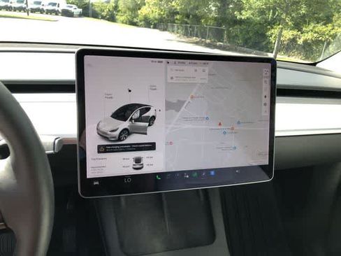 Used 2021 Tesla Model Y Long Range AWD/4WD image 25