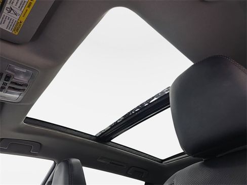 Used 2017 Toyota Highlander Limited Platinum image 30