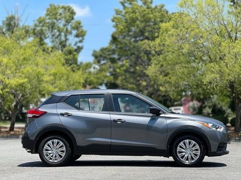 Used 2020 Nissan Kicks S w/ Interior Electronics Package FWD image 4
