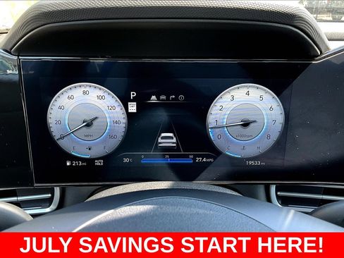 Used 2025 Hyundai Elantra Limited FWD image 13