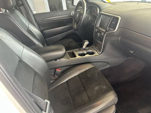 Used 2017 Jeep Grand Cherokee Altitude RWD image 25