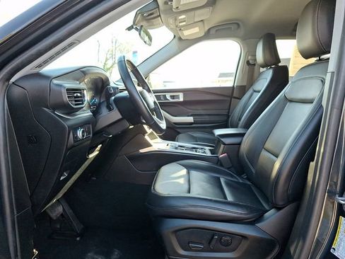 Certified 2022 Ford Explorer XLT w/ Equipment Group 202A image 15