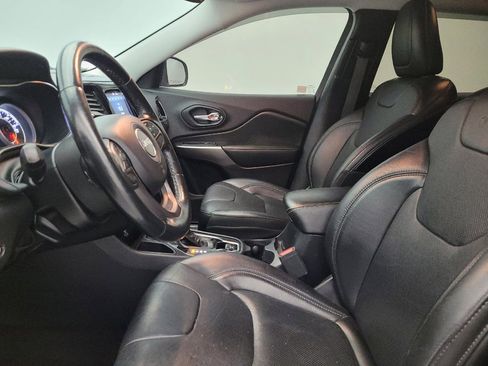 Used 2020 Jeep Cherokee Limited image 17