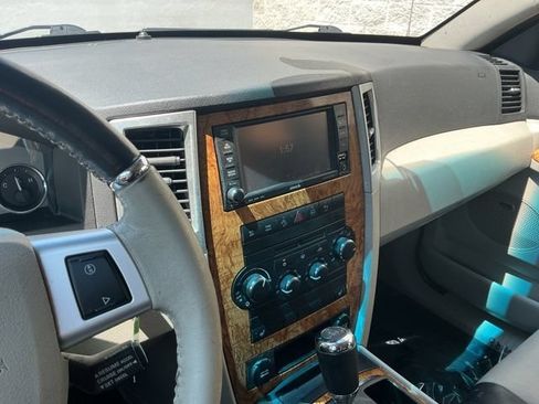 Used 2009 Jeep Grand Cherokee Limited w/ Quadra-Drive II 4X4 Group image 18