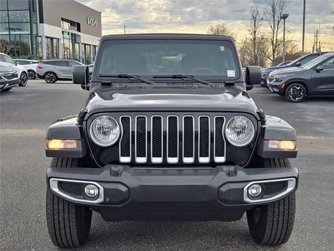Used 2023 Jeep Wrangler Unlimited Sahara AWD/4WD image 5