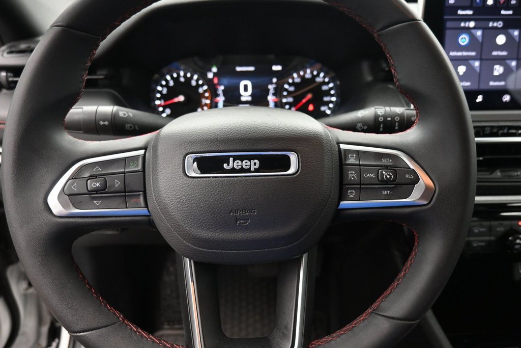 Used 2025 Jeep Compass Trailhawk AWD/4WD image 17