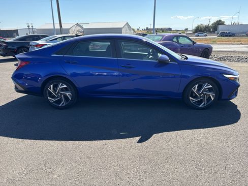 Used 2025 Hyundai Elantra SEL FWD image 21