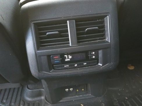 Used 2021 Volkswagen Atlas SE image 19