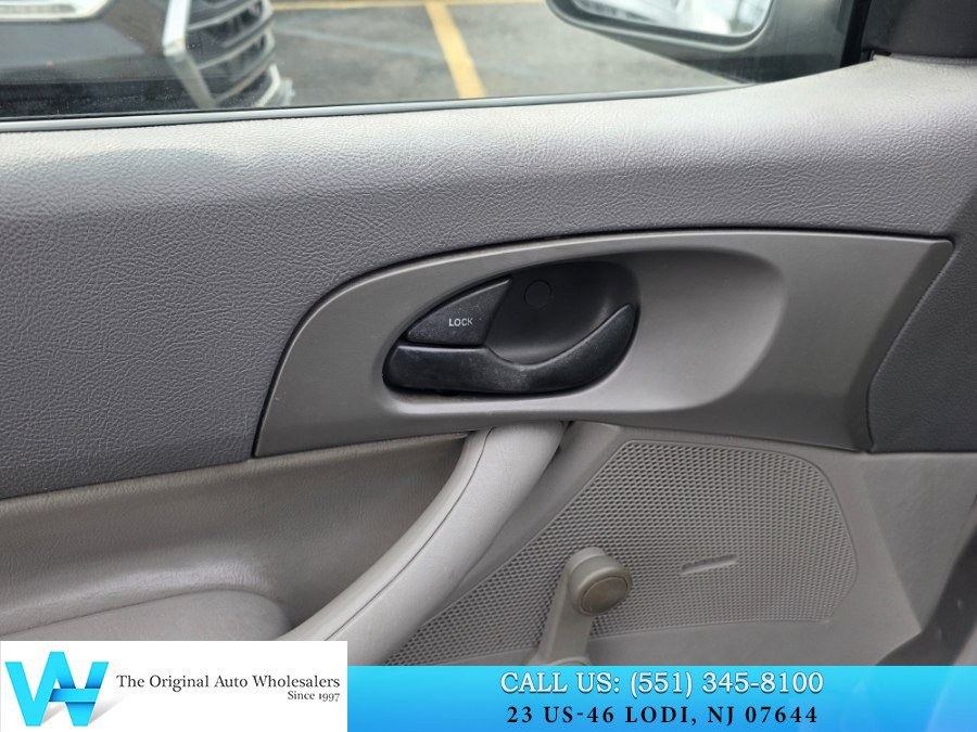 Used 2005 Ford Focus S FWD image 11
