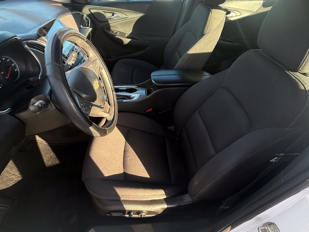 Used 2021 Chevrolet Malibu LT FWD image 11