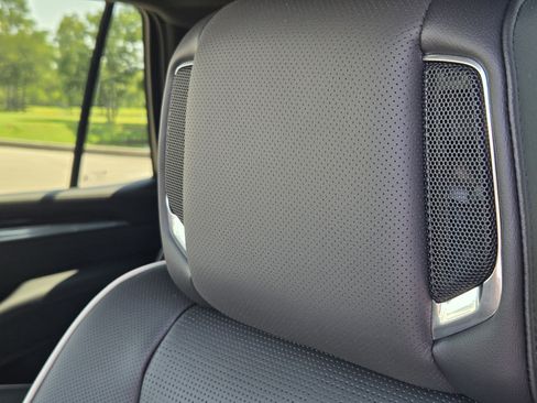 New 2025 Cadillac Escalade Premium Luxury image 18