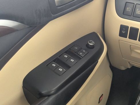 Used 2014 Toyota Highlander Limited w/ Driver Technology Package FWD image 16