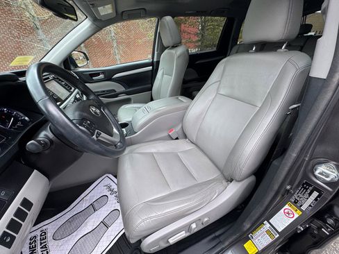 Used 2016 Toyota Highlander XLE w/ Protection Package #3 image 9