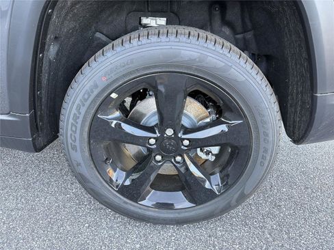 New 2026 Jeep Grand Cherokee L Limited AWD/4WD image 18