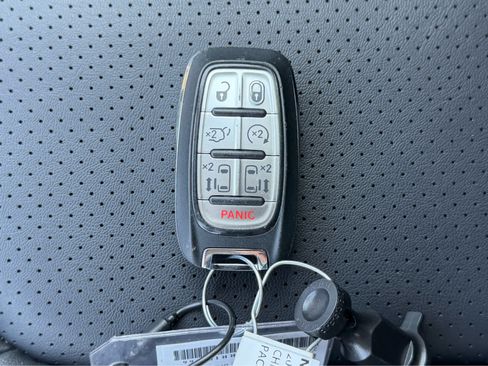 Used 2024 Chrysler Pacifica Touring-L FWD image 29