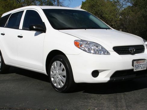 Used 2005 Toyota Matrix image 2