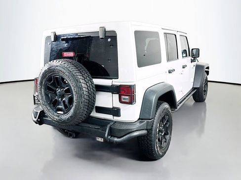 Used 2013 Jeep Wrangler Unlimited Sahara image 7